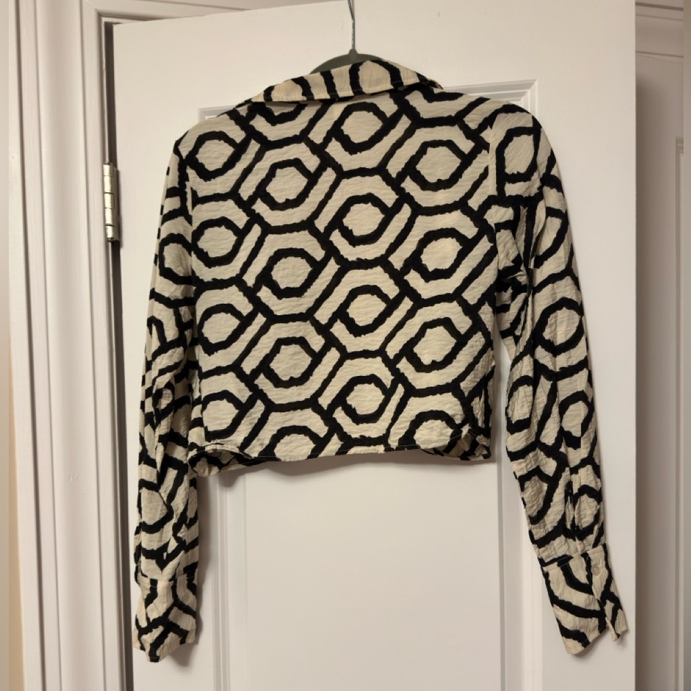 H&M cropped button down - Picture 2 of 4